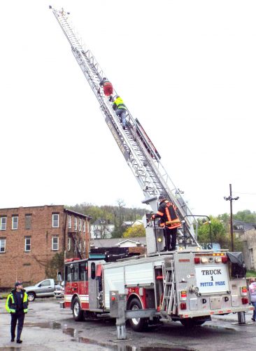 EL firefighter candidates test their endurance | News, Sports, Jobs - Vimarsana News
